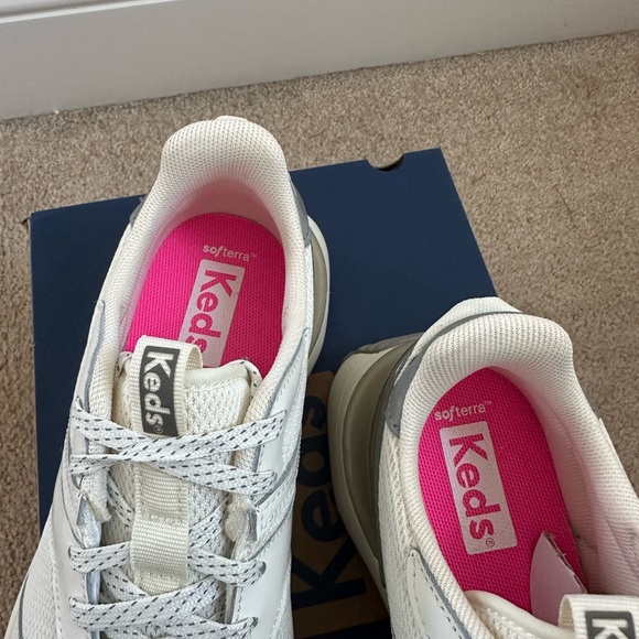 Keds Tiasa White sneaker size 8 - Picture 2 of 6